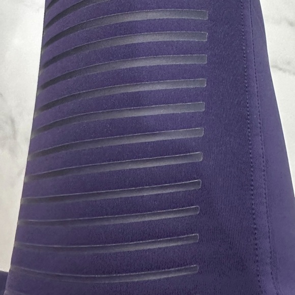 Lululemon purple leggings 
size 4US Excellent condition - Picture 12 of 14